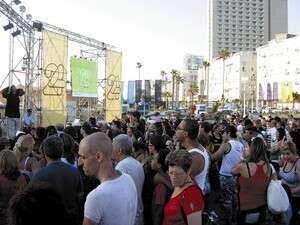 האולפן השקוף של ערוץ 24 בבית ים. חריגה של למעלה מ- 10 dBA ממפלסי הרעש המרביים כפי שנקבעו בתקנות למניעת מפגעים האולפן השקוף של ערוץ 24 בבית ים. חריגה של למעלה מ- 10 dBA ממפלסי הרעש המרביים כפי שנקבעו בתקנות למניעת מפגעים