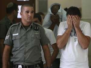 חשוד מובא לבית המשפט. חשוד מובא לבית המשפט.