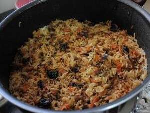 אורז פרסי עם גזר, צימוקים ושקדים אורז פרסי עם גזר, צימוקים ושקדים