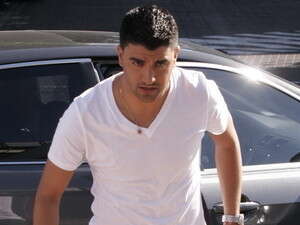 משה פרץ. חברים כנראה יש רק באגד. משה פרץ. חברים כנראה יש רק באגד.