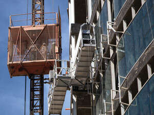 מגדל בבנייה. מגדל בבנייה.