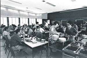 חדר אוכל בקיבוץ של פעם. חדר אוכל בקיבוץ של פעם.