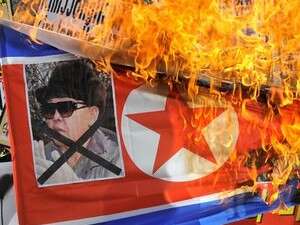 דרום קוריאנים מפגינים נגד הצפון. דרום קוריאנים מפגינים נגד הצפון.