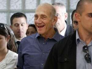 אולמרט אחרי הזיכויים. עדיין נורא מעצבנים העטים שלו אולמרט אחרי הזיכויים. עדיין נורא מעצבנים העטים שלו