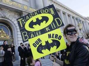 תושבי סן פרנסיסקו מביעים את הערכתם לבאט-קיד תושבי סן פרנסיסקו מביעים את הערכתם לבאט-קיד