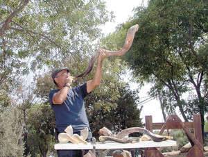 תקיעת שופר בשופר תימני תקיעת שופר בשופר תימני