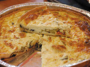 קיש צרפתי עם ירקות אנטיפסטי קיש צרפתי עם ירקות אנטיפסטי