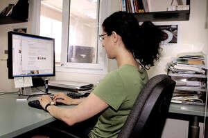 עבודה מול מחשב. עבודה מול מחשב.