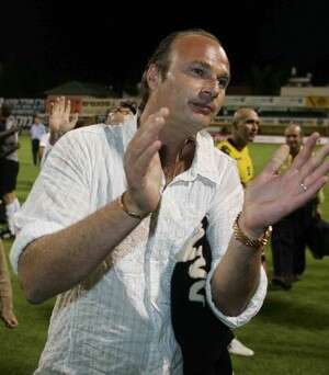 דניאל יאמר. קיבל בתדהמה את דברי מכנס. דניאל יאמר. קיבל בתדהמה את דברי מכנס.