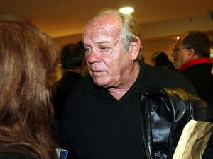 שלמה וישינסקי. אדום-לבן זה לא הצבע שלי. שלמה וישינסקי. אדום-לבן זה לא הצבע שלי.