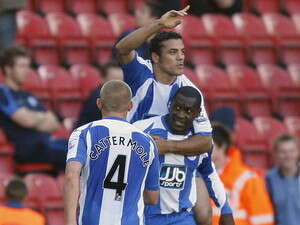 אמיל הסקי חוגג עם זאקי. עובר לווילה פארק. אמיל הסקי חוגג עם זאקי. עובר לווילה פארק.