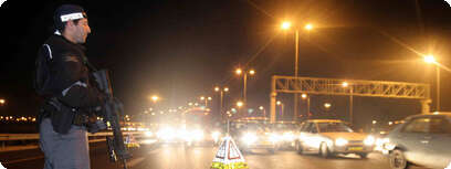 מחסום משטרה בכניסה לתל אביב
צילום: עודד קרני