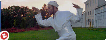 יהושע סופר מדגים את האות אלף.