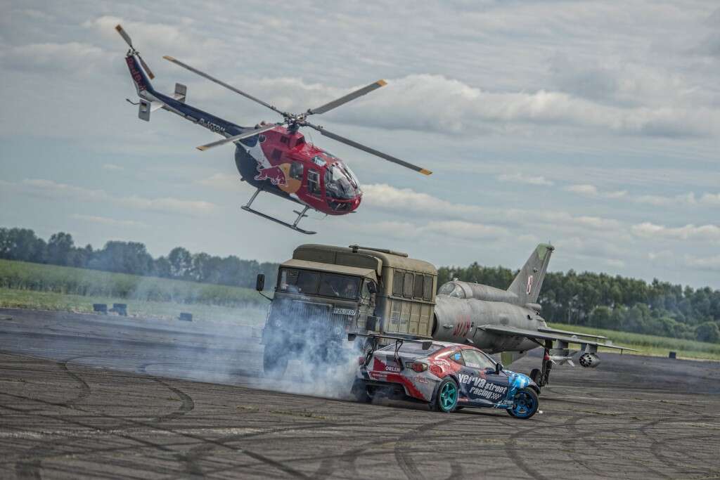 red-bull-heli-drift-2015-poland-01-1