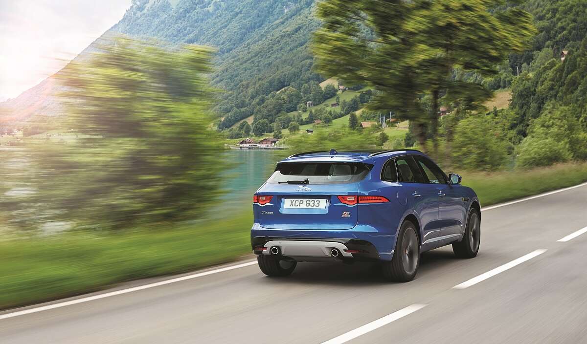 Jaguar F-PACE_10