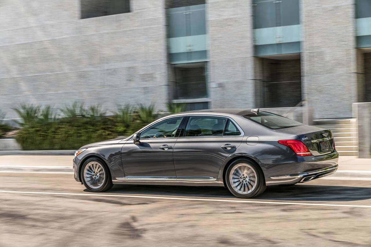 2017 Genesis G90