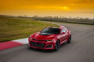 2017-Chevrolet-Camaro-ZL1-1