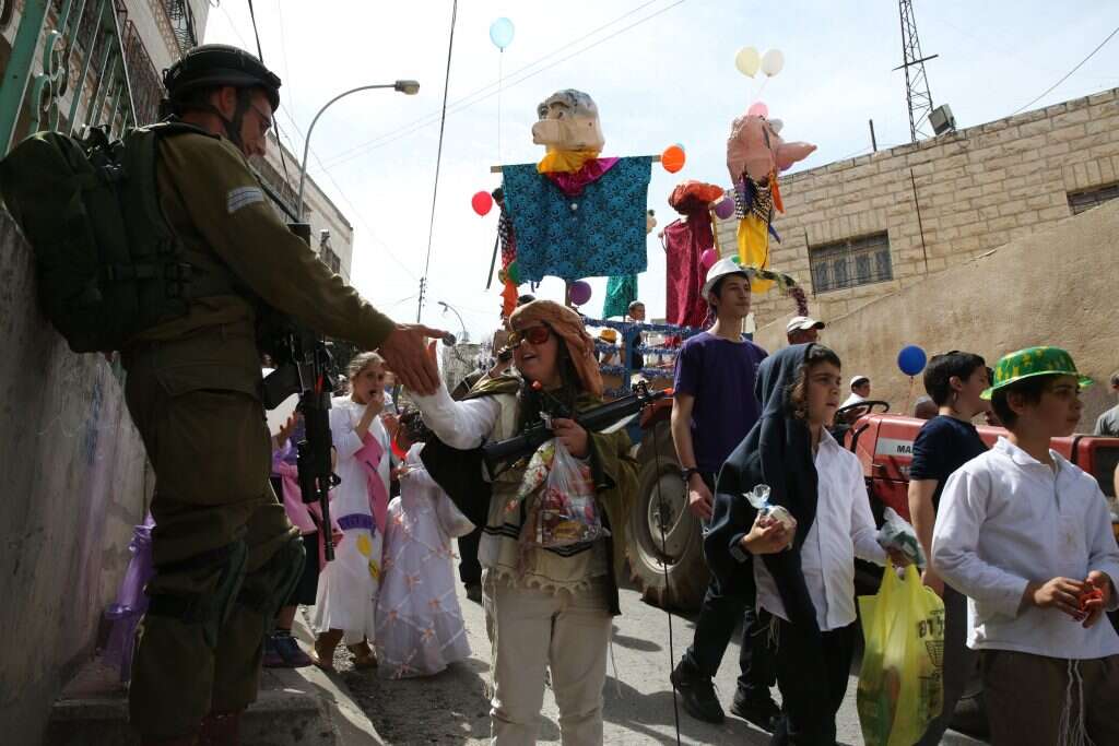 מה יקרה אם כל ה-פלסטינאים בפלסטין ובעזה  וכל הערבים בישראל והנוצרים יתגיירו ויהיו יהודים ? S07_03_201701_25_00