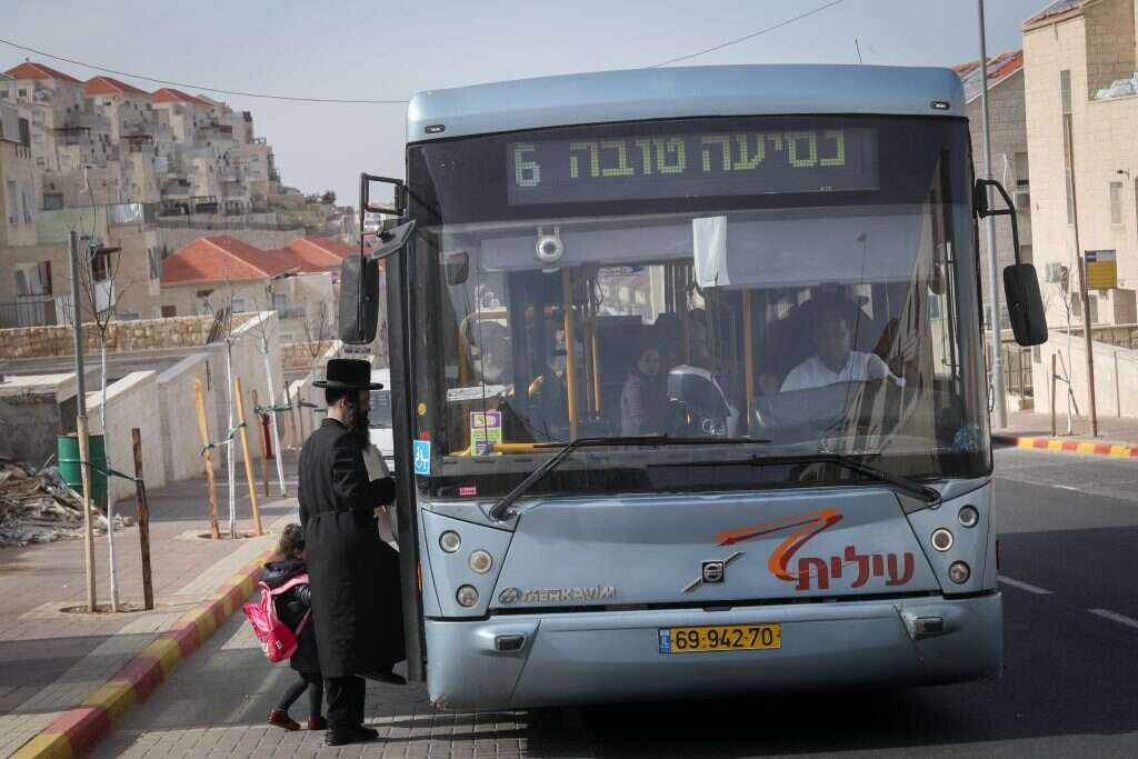 בית שמש: בעת הירידה מרכב הסעות, ילד שמעד נדרס ונפצע קשה