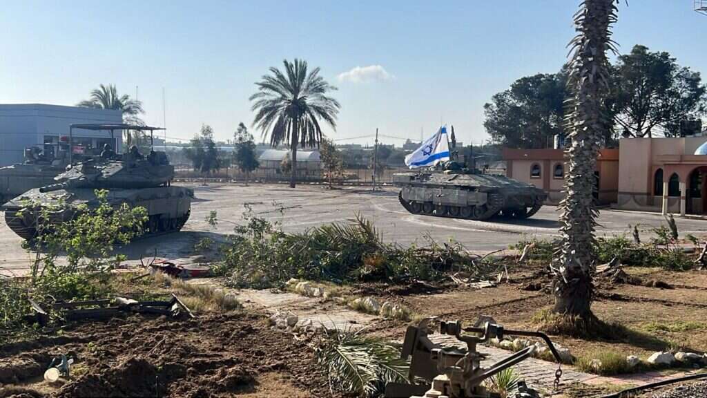 טנקים ישראליים במעבר רפיח, דגל ישראל, דובר צה"ל