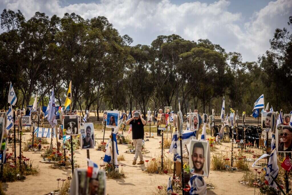 האנדרטה במתחם מסיבת הנובה בחניון רעים. צילום: חיים גולדברג - פלאש 90