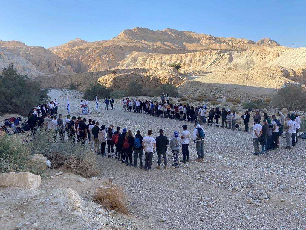 "מכינה קדם־צבאית הפכה לחלק ממסלול החיים, כמו הטיול שאחרי הצבא". חניכי מכינה בטיול. צילום: באדיבות מועצת המכינות הקדם־צבאיות